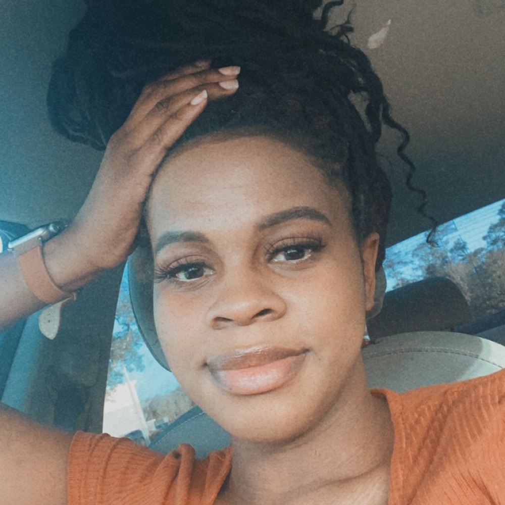 Meet your Posher, Lamyia